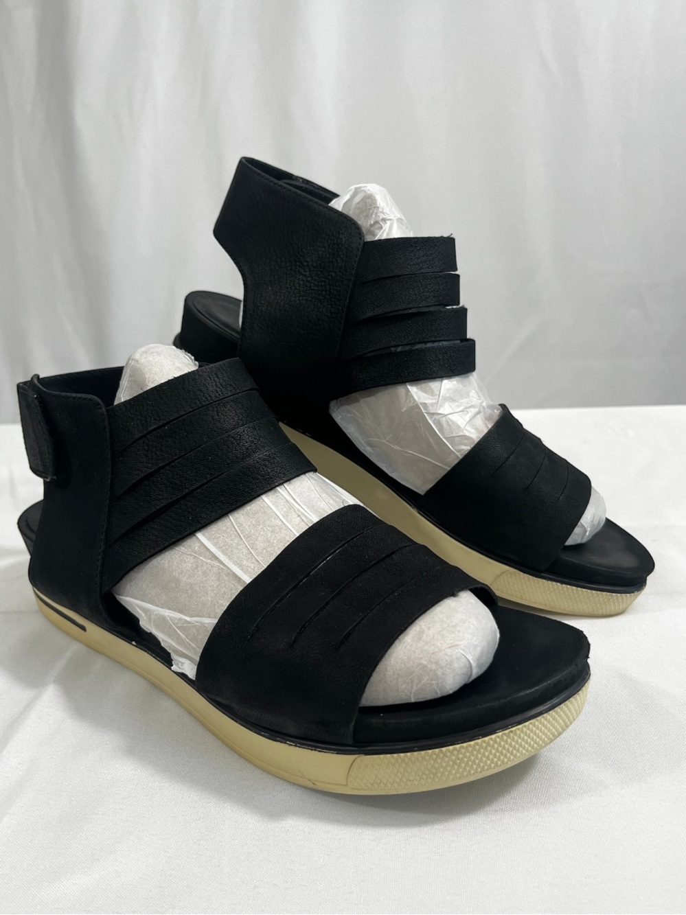 Eileen Fisher Slice Tumbled Leather Sneaker Sandals Size 10 Black/Cream